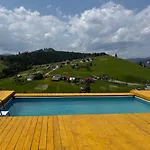 карпати плай Village *