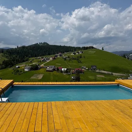 карпати плай Village *