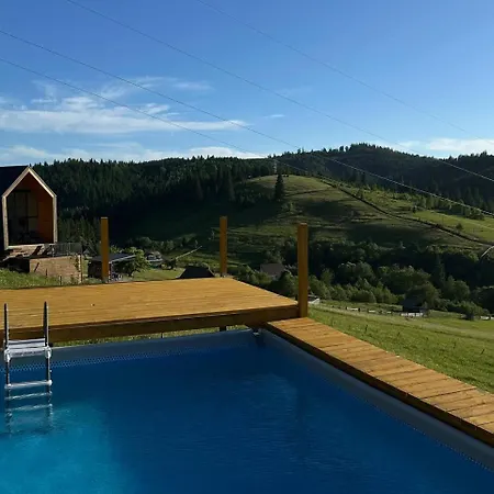 карпати плай Village *